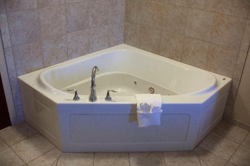 Holiday Inn Express Youngstown West Austintown photo 21