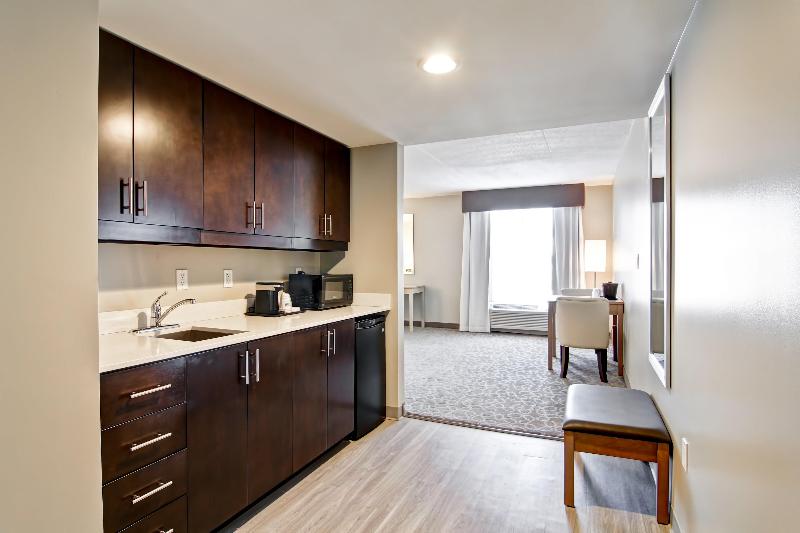 Holiday Inn Express and Suites Oshawa Downtown — photo 54