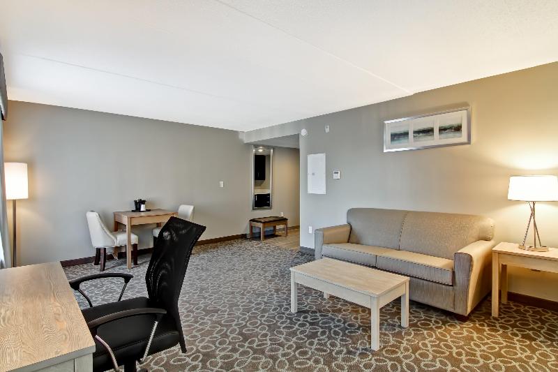 Holiday Inn Express and Suites Oshawa Downtown — photo 53