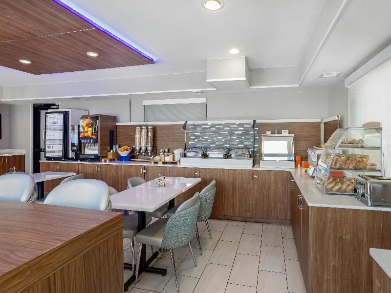 Best Western Roslyn-Long Island Hotel image