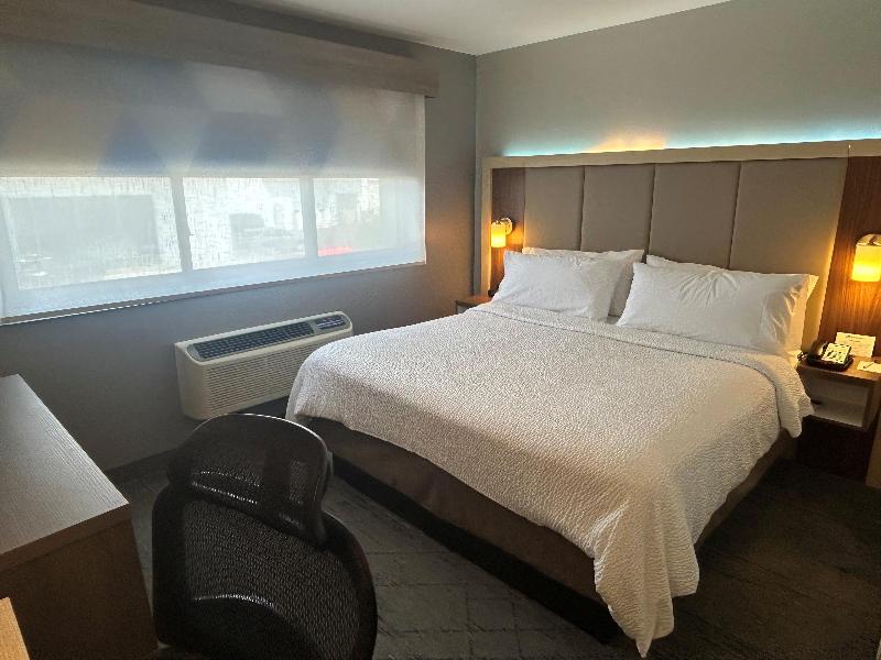 Best Western Roslyn-Long Island Hotel image