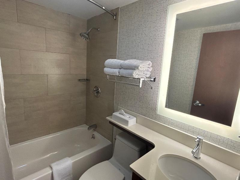 Best Western Roslyn-Long Island Hotel image