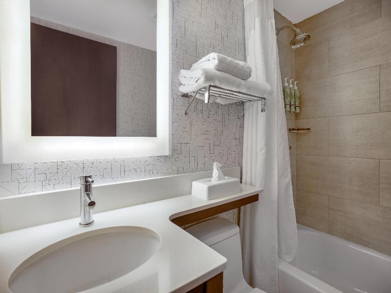 Best Western Roslyn-Long Island Hotel image