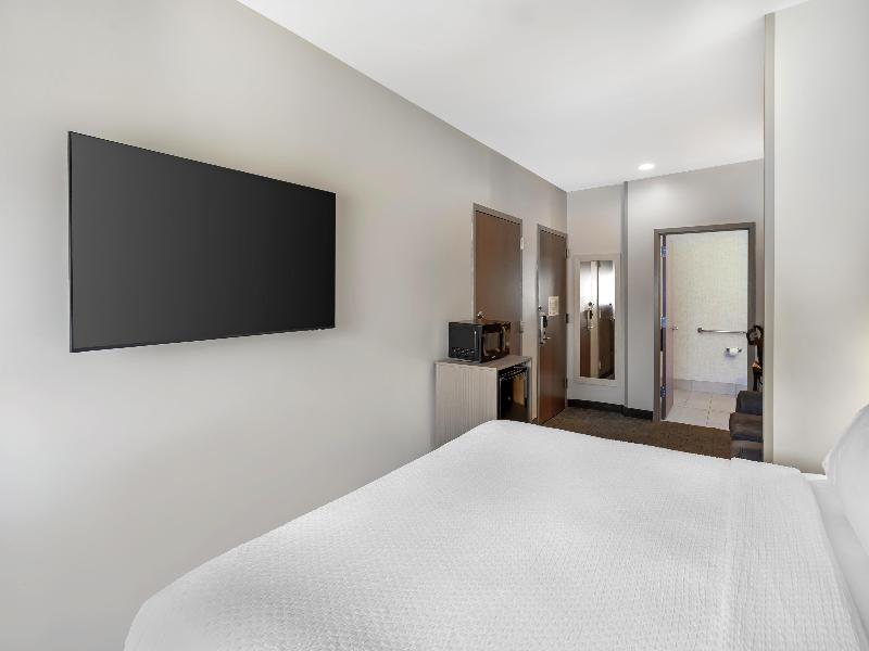 Best Western Roslyn-Long Island Hotel image