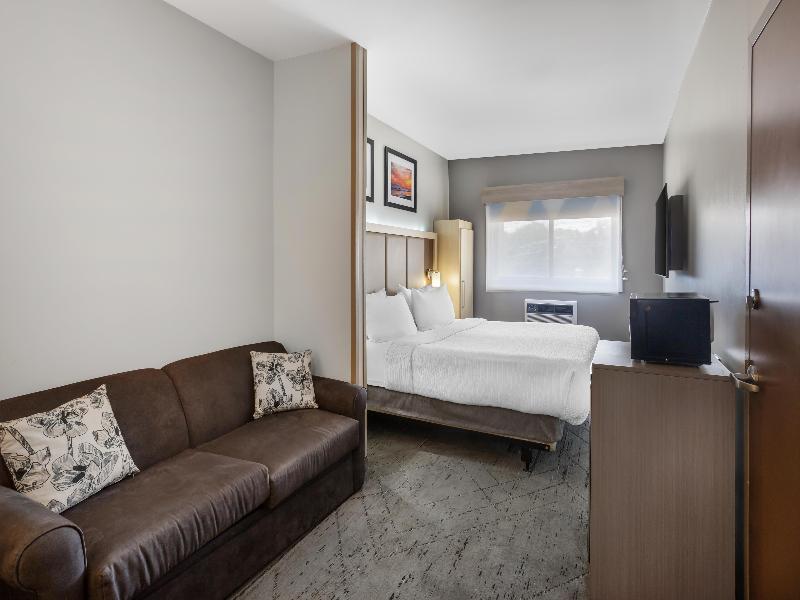 Best Western Roslyn-Long Island Hotel image