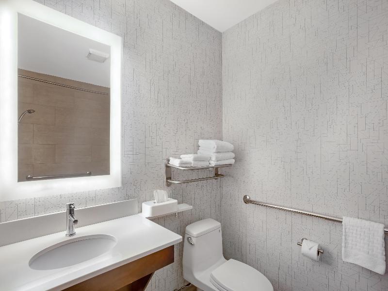 Best Western Roslyn-Long Island Hotel image