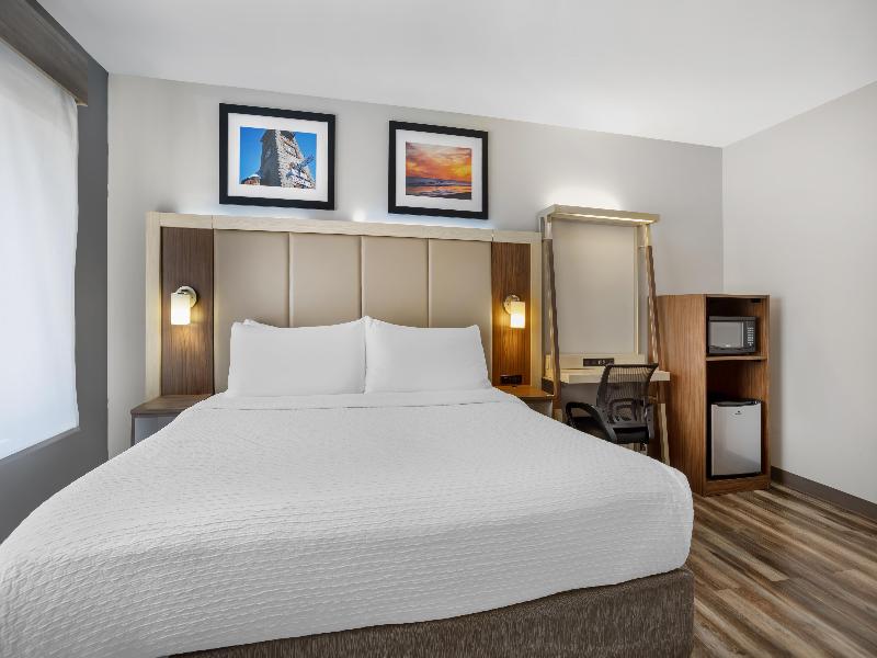 Best Western Roslyn-Long Island Hotel image