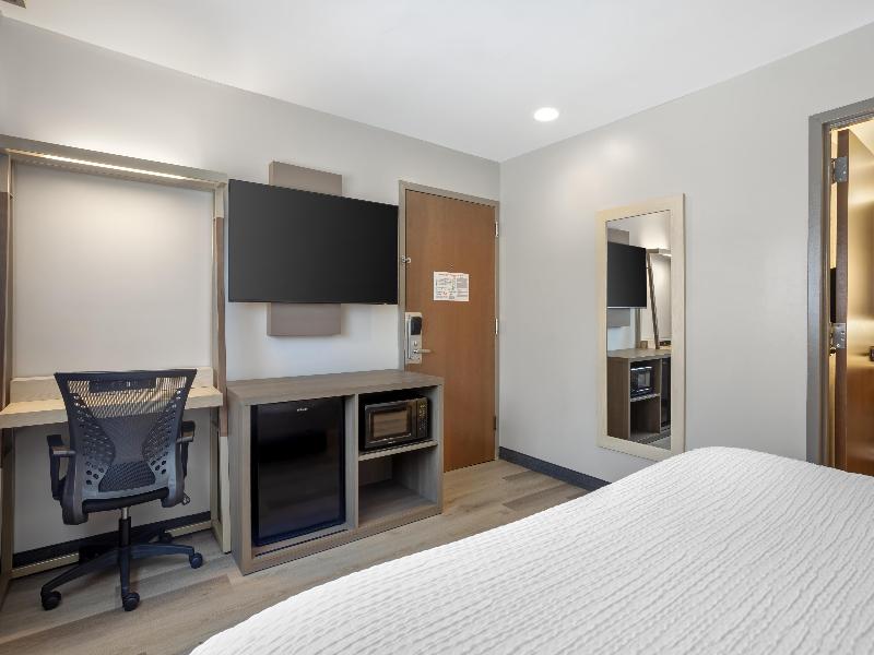Best Western Roslyn-Long Island Hotel image