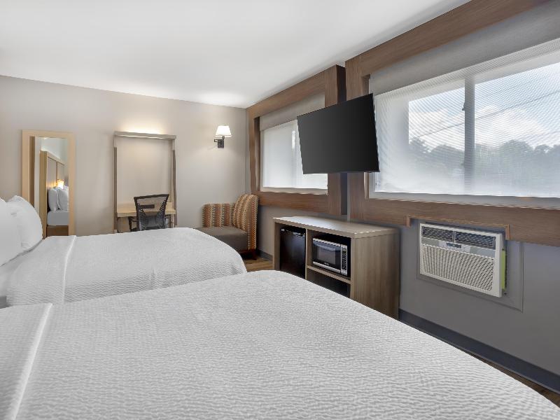 Best Western Roslyn-Long Island Hotel image