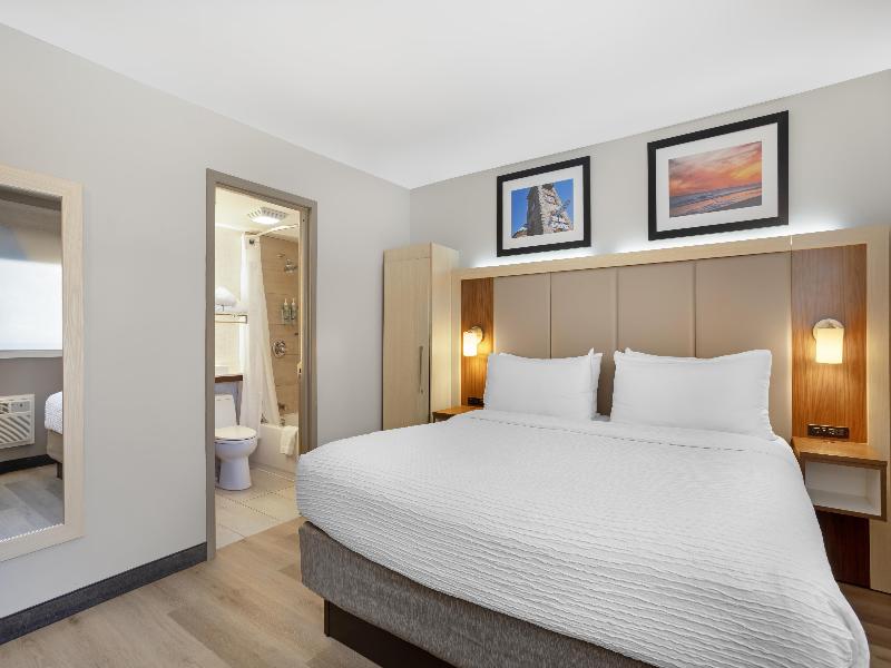 Best Western Roslyn-Long Island Hotel image
