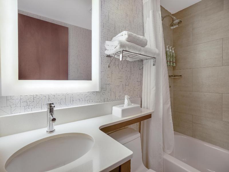 Best Western Roslyn-Long Island Hotel image