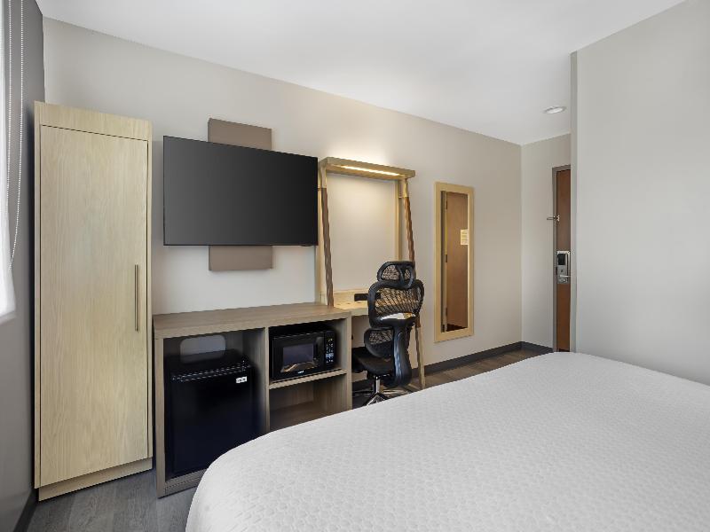 Best Western Roslyn-Long Island Hotel image