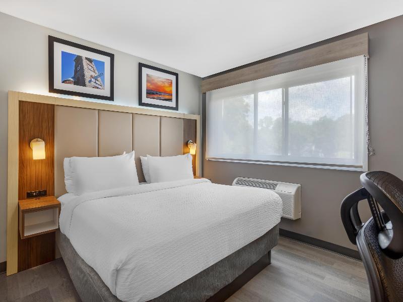 Best Western Roslyn-Long Island Hotel image