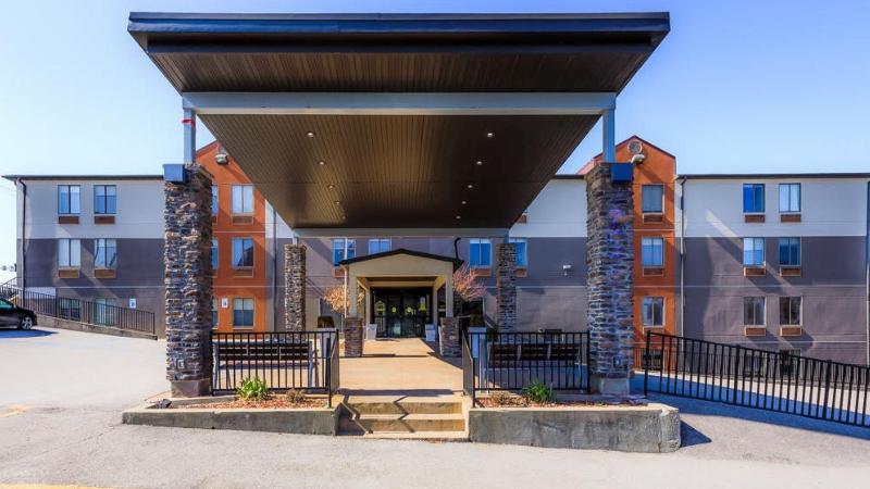 Holiday Inn Express Osage Bch Lake of the Ozarks