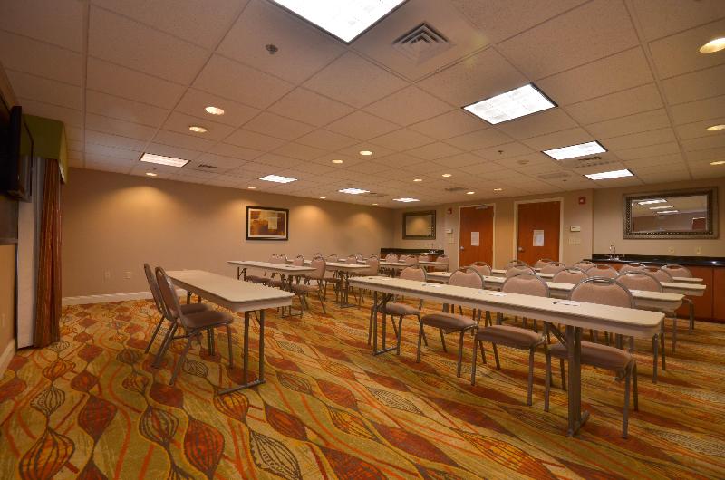 Holiday Inn Express and Suites Pine Bluff Pines Ma image