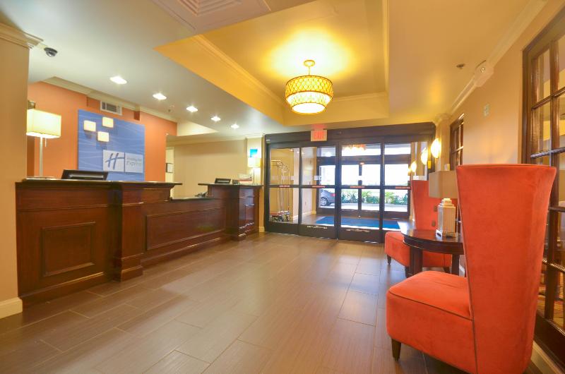 Holiday Inn Express and Suites Pine Bluff Pines Ma image