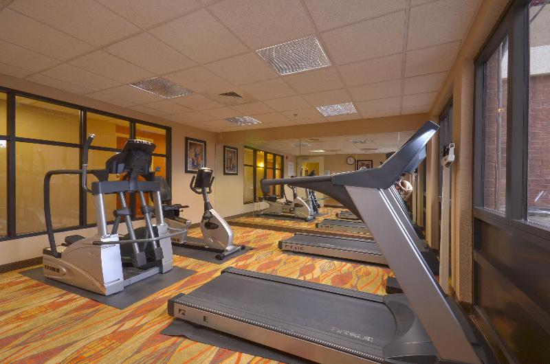 Holiday Inn Express and Suites Pine Bluff Pines Ma image