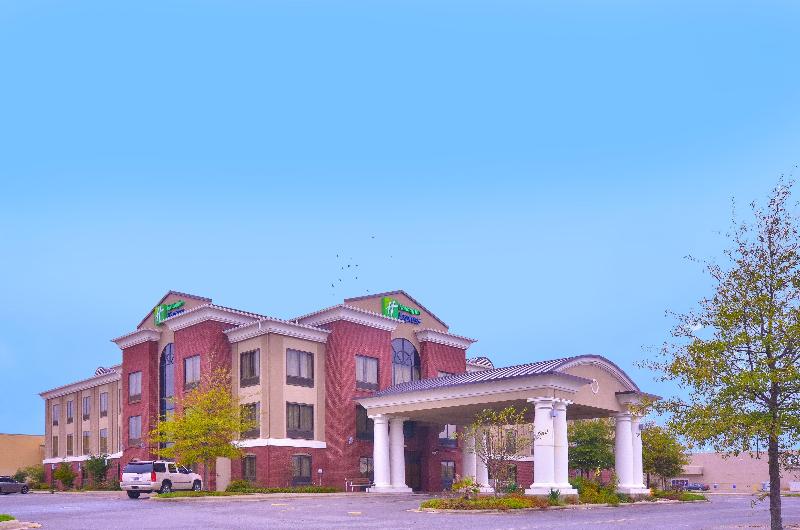 Holiday Inn Express and Suites Pine Bluff Pines Ma image