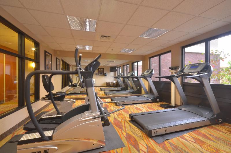 Holiday Inn Express and Suites Pine Bluff Pines Ma image