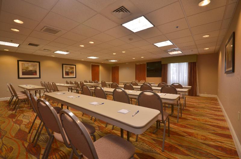 Holiday Inn Express and Suites Pine Bluff Pines Ma image