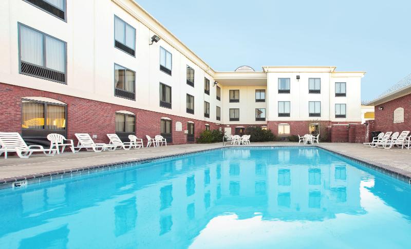 Holiday Inn Express and Suites Pine Bluff Pines Ma image