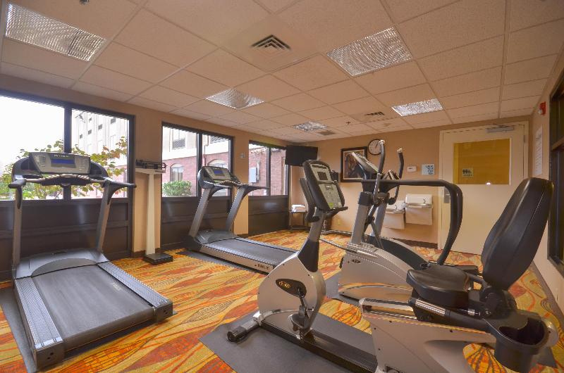 Holiday Inn Express and Suites Pine Bluff Pines Ma image