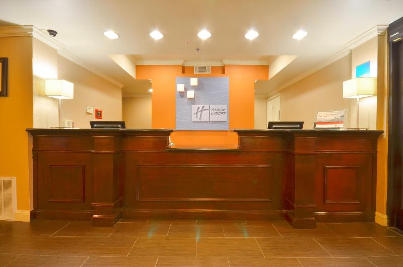 Holiday Inn Express and Suites Pine Bluff Pines Ma image
