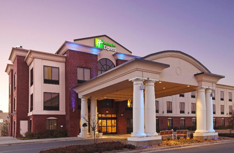 Holiday Inn Express and Suites Pine Bluff Pines Ma image