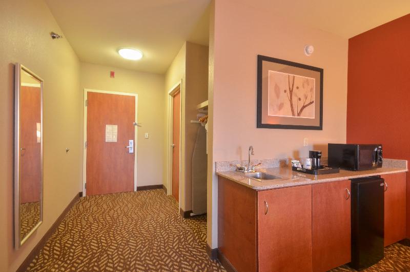 Holiday Inn Express and Suites Pine Bluff Pines Ma image