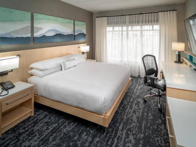Holiday Inn Hotel and Suites Huntington Civic Aren image