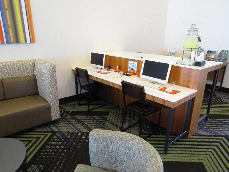 Holiday Inn Express & Suites Spring Hill By IHG image