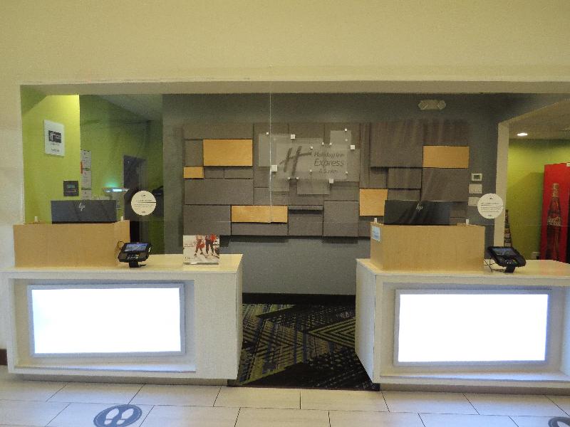 Holiday Inn Express & Suites Spring Hill By IHG image