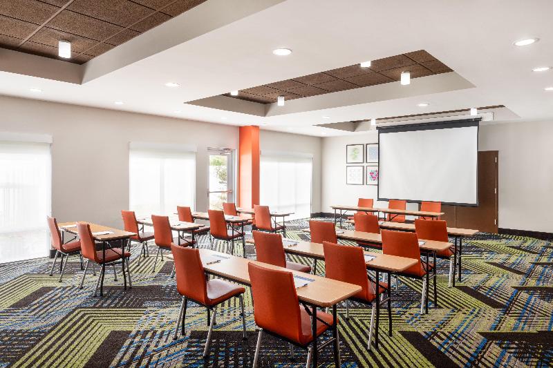 Holiday Inn Express & Suites Spring Hill By IHG image