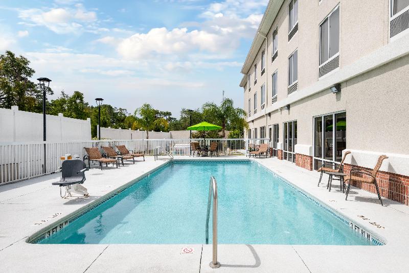 Holiday Inn Express & Suites Spring Hill By IHG image