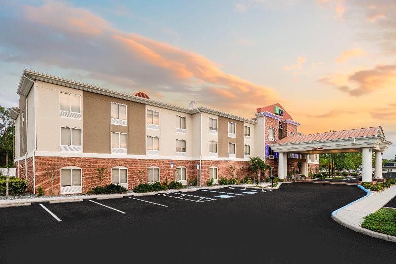 Holiday Inn Express & Suites Spring Hill By IHG image