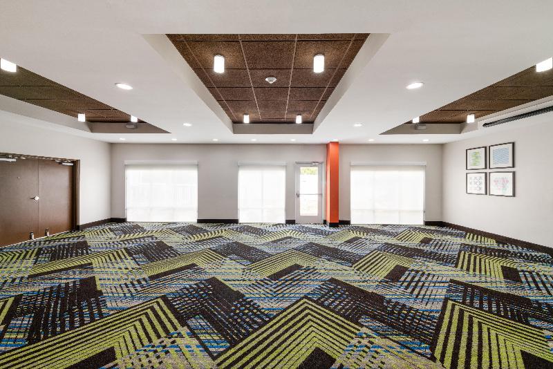 Holiday Inn Express & Suites Spring Hill By IHG image