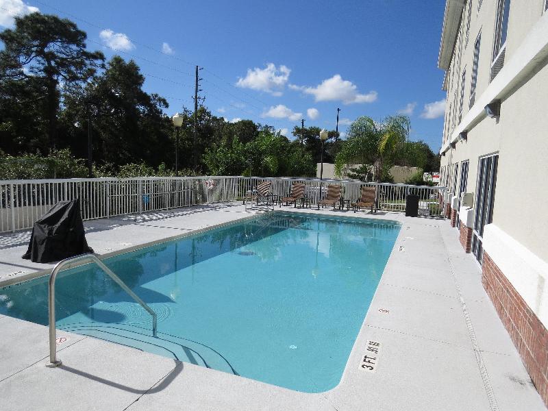 Holiday Inn Express & Suites Spring Hill By IHG image