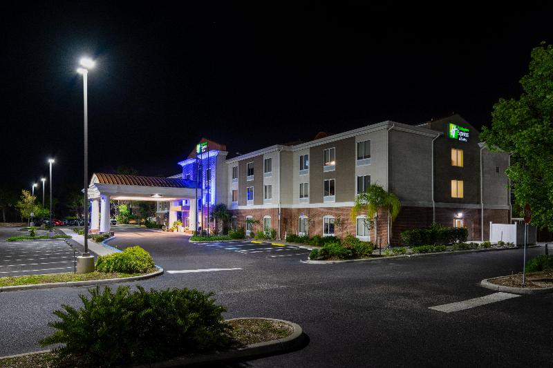 Holiday Inn Express & Suites Spring Hill By IHG image