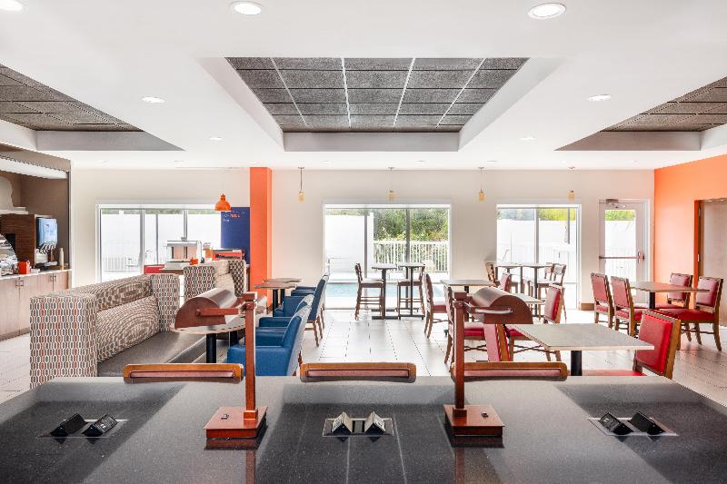 Holiday Inn Express & Suites Spring Hill By IHG image