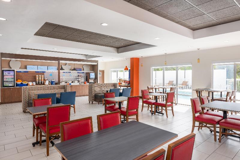 Holiday Inn Express & Suites Spring Hill By IHG image