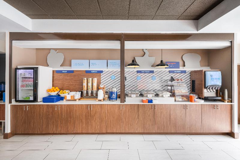 Holiday Inn Express & Suites Spring Hill By IHG image