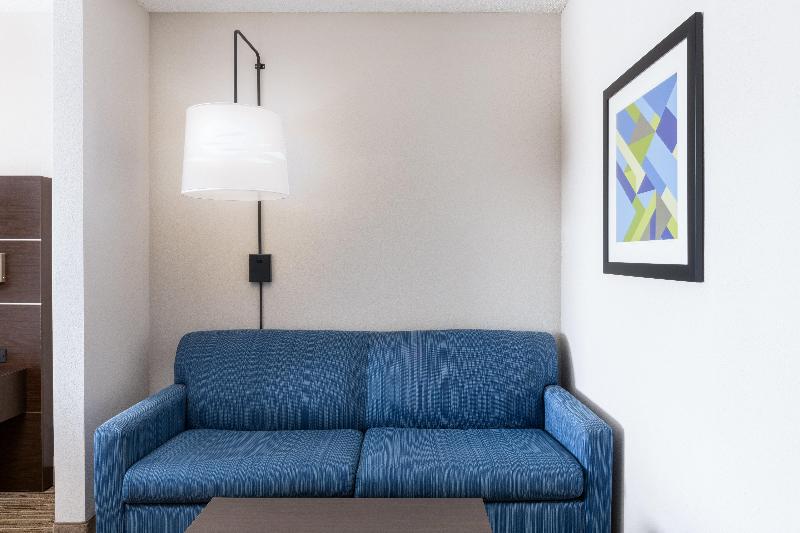 Holiday Inn Express & Suites Spring Hill By IHG image
