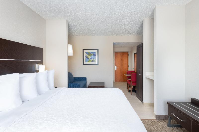 Holiday Inn Express & Suites Spring Hill By IHG image