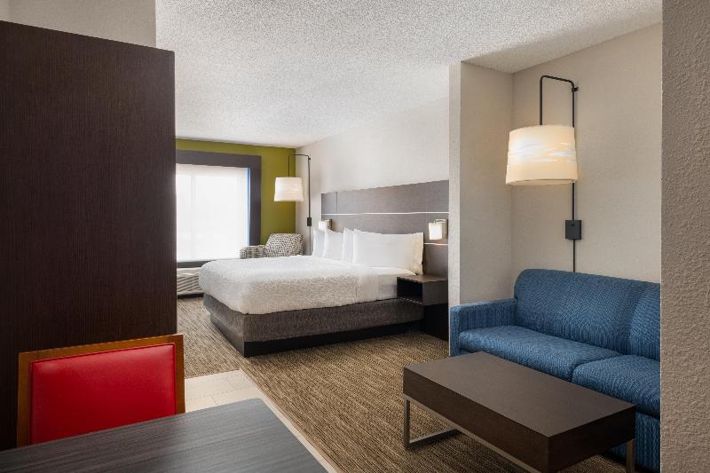 Holiday Inn Express & Suites Spring Hill By IHG image