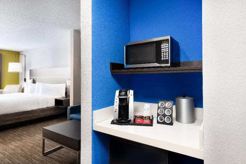 Holiday Inn Express & Suites Spring Hill By IHG image