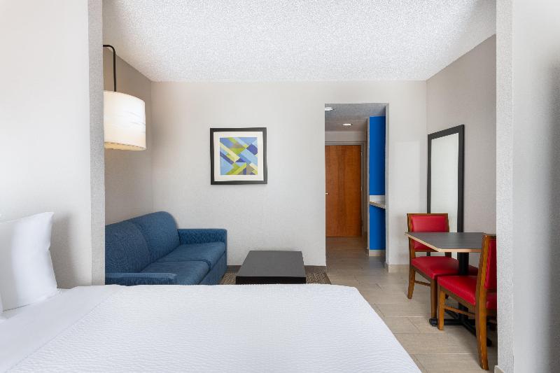 Holiday Inn Express & Suites Spring Hill By IHG image