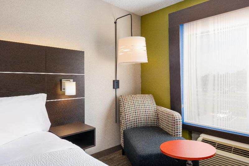 Holiday Inn Express & Suites Spring Hill By IHG image