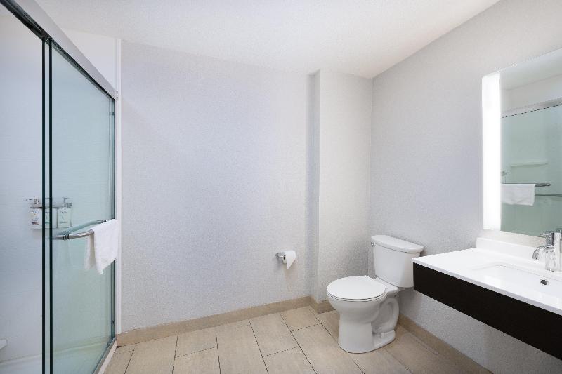 Holiday Inn Express & Suites Spring Hill By IHG image