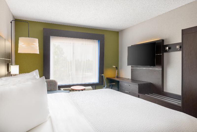 Holiday Inn Express & Suites Spring Hill By IHG image