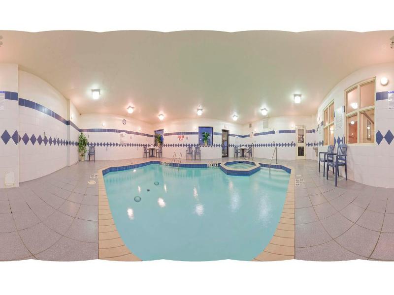 Holiday Inn Express and Suites Barrie image